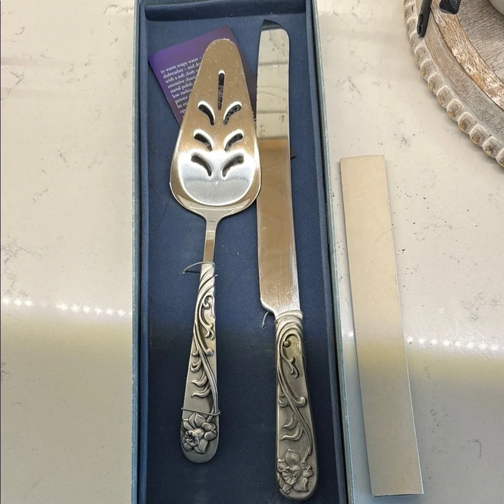 Vintage Seagull pewter Elegant Silver Cake Server and Knife Set